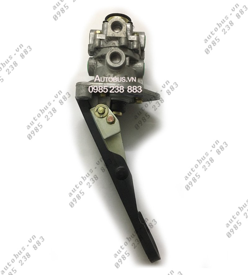 Cóc đạp phanh xe Thaco TB82S
